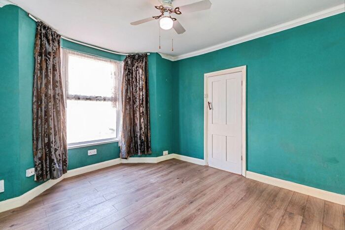 3 Bedroom Terraced House For Sale In Windmill Road, Gillingham, Kent, ME7