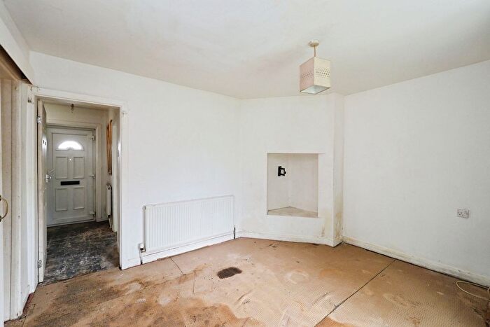 3 Bedroom Semi-Detached House For Sale In Fackley Road, Sutton-In-Ashfield, NG17