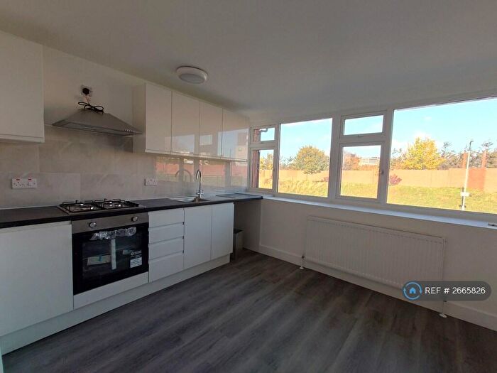 2 Bedroom Flat To Rent In Swindon Close, Ilford, IG3