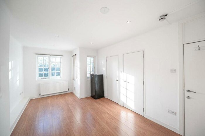 Studio To Rent In Market Place, Hampstead Garden Suburb, London, NW11