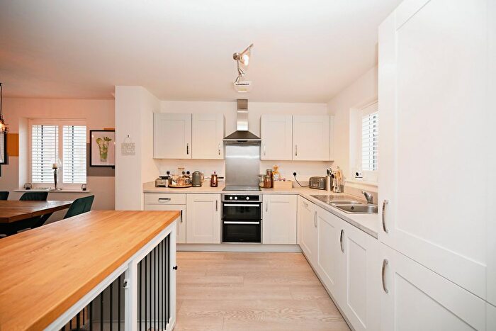 5 Bedroom Detached House For Sale In Trussell Way, Cawston, Rugby, CV22