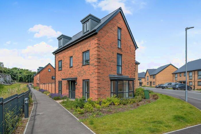 4 Bedroom End Of Terrace House To Rent In Whiting Avenue Dartford, DA9