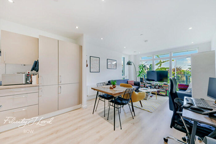 1 Bedroom Apartment For Sale In Madeira Street, London, E14