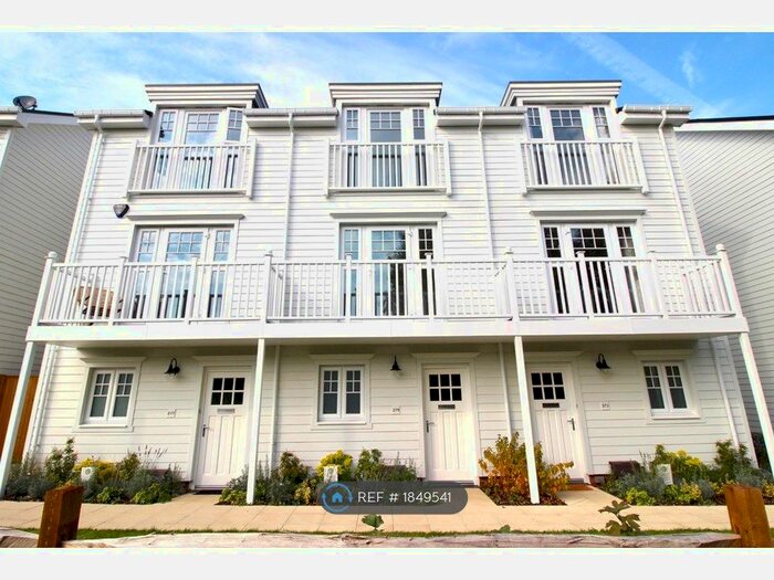 4 Bedroom Terraced House To Rent In Longwater Avenue, Reading, RG2