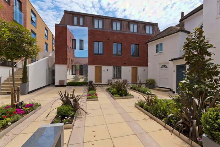 1 Bedroom Apartment To Rent In Scholars Court, - Chertsey Street, Guildford, Surrey, GU1