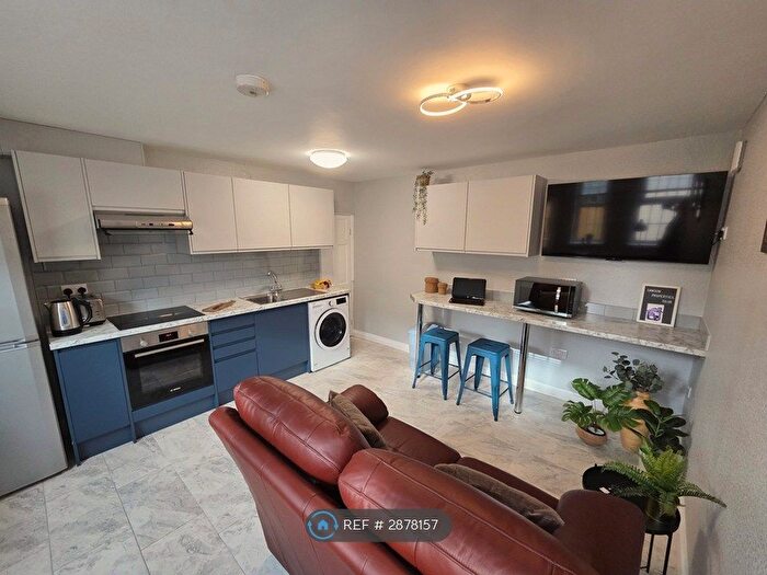 1 Bedroom Flat To Rent In Shoe Tree Court, Northampton, NN1