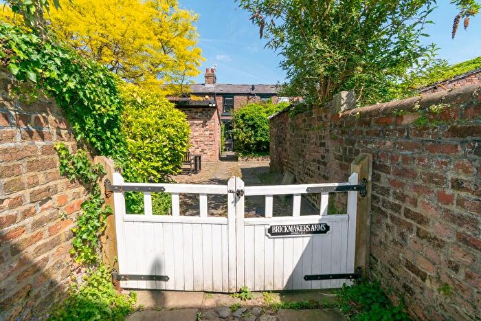 2 Bedroom Cottage For Sale In Brickmakers Arms Yard, Ormskirk, Lancashire, L39