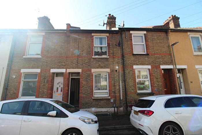 1 Bedroom Flat To Rent In Coronation Road, Chatham, ME5