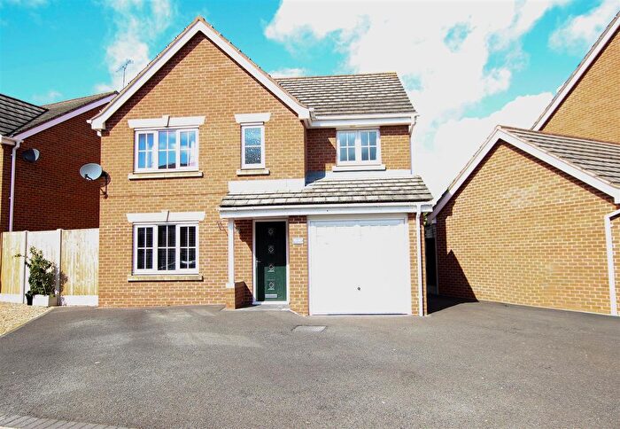 4 Bedroom Detached House For Sale In Jenkinson Grove, Armthorpe, Doncaster, DN3