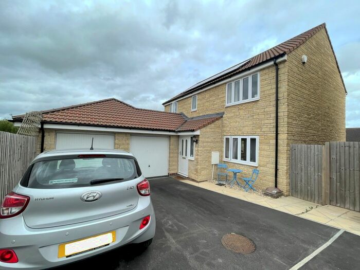 4 Bedroom Detached House To Rent In Collingham Close, Templecombe, BA8