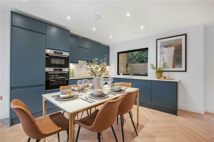 3 Bedroom End Of Terrace House For Sale In Burlington Road, Thornton Heath, CR7