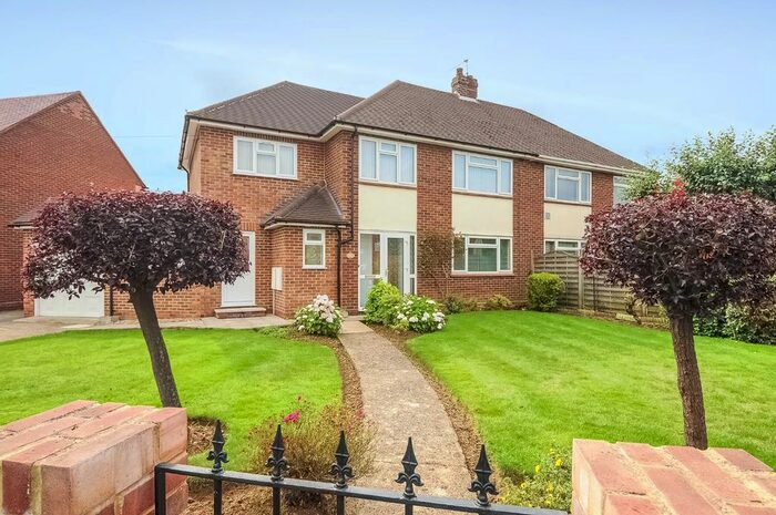 4 Bedroom Semi-Detached House To Rent In York Road, Windsor, SL4