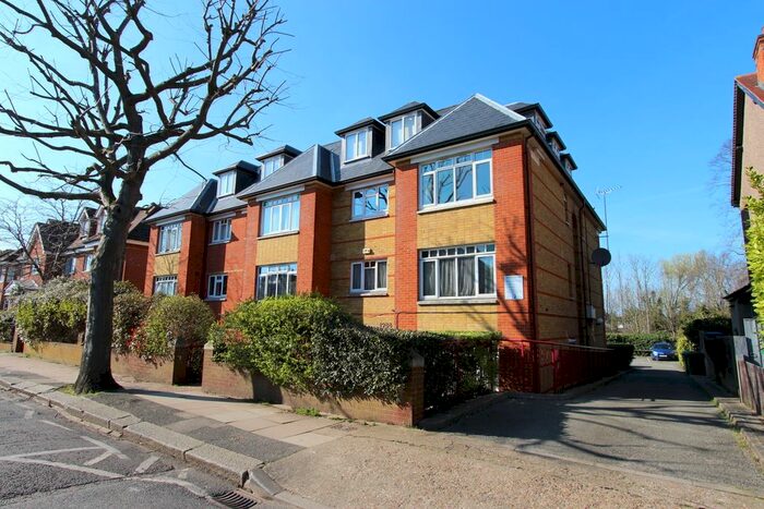 1 Bedroom Flat To Rent In Dukes Avenue, New Malden, Surrey, KT3