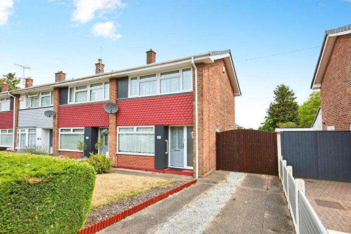 3 Bedroom Semi-Detached House For Sale In Harrow Drive, Burton-On-Trent, DE14