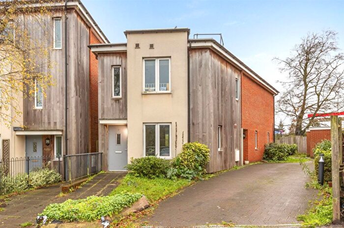 2 Bedroom Maisonette For Sale In Terriers End, High Wycombe, HP13