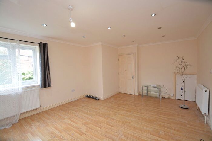 3 Bedroom Semi Detached House To Rent In Spinney, Slough, SL1