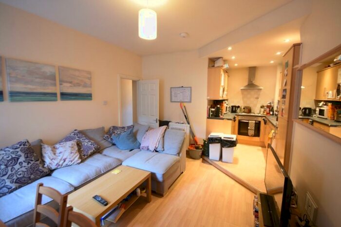 3 Bedroom Flat To Rent In Grosvenor Road, Jesmond, NE2