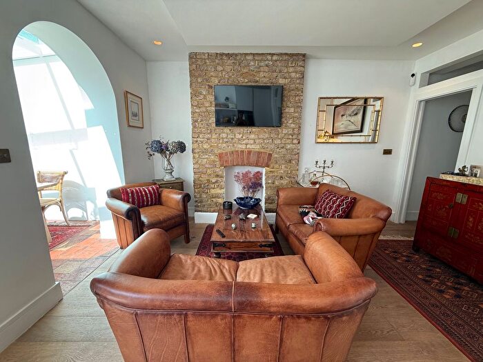2 Bedroom Flat To Rent In Finborough Road, London, SW10