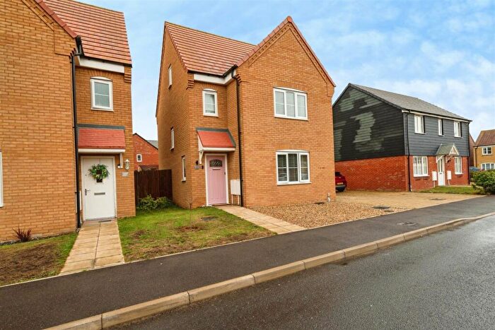4 Bedroom Detached House For Sale In Kearney Drive, Oulton, Lowestoft, NR32