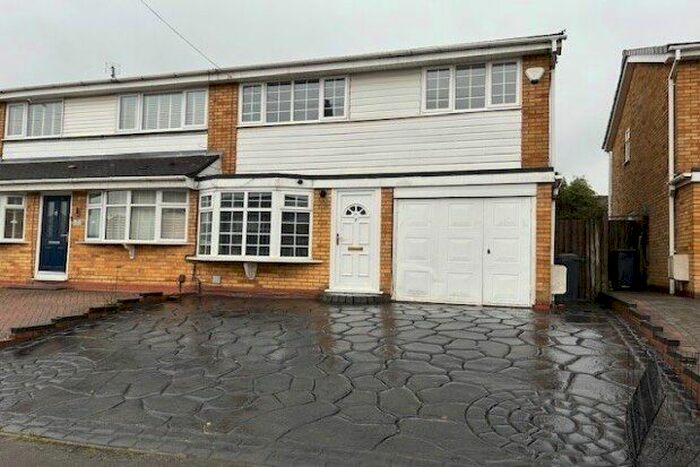 3 Bedroom Property To Rent In Forth Way, Halesowen, B62