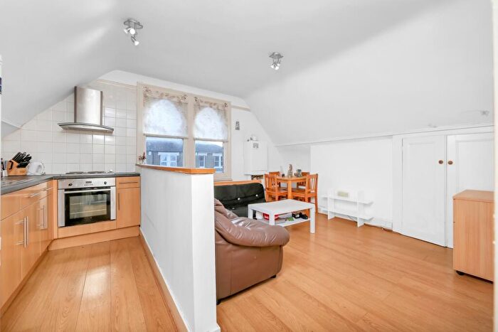 1 Bedroom Flat To Rent In Lorne Road, Finsbury Park, N4