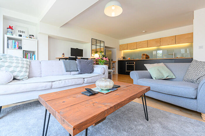 1 Bedroom Apartment For Sale In Saxton, The Avenue, LS9