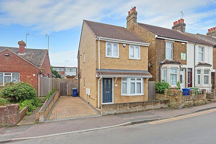 2 Bedroom Detached House To Rent In Tonge Road, Sittingbourne, Kent, ME10