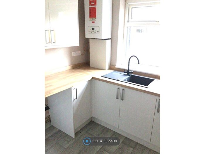 1 Bedroom Flat To Rent In Limefield Court, Salford, M7