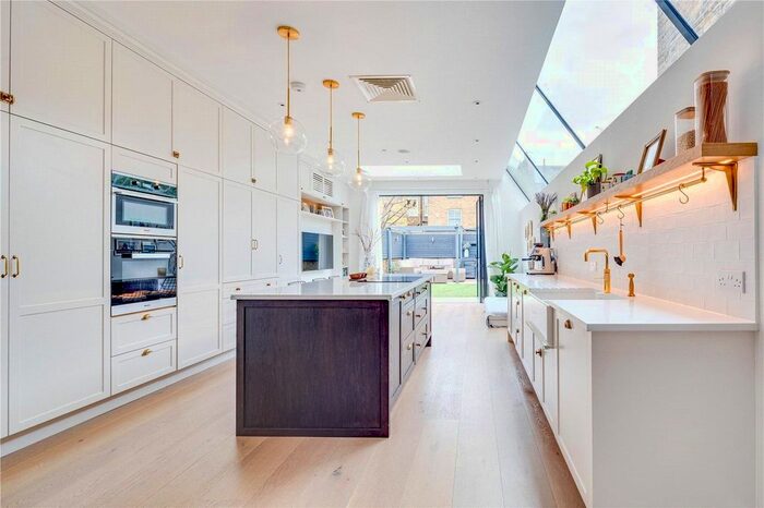 6 Bedroom End Of Terrace House To Rent In Peterborough Road, London, SW6