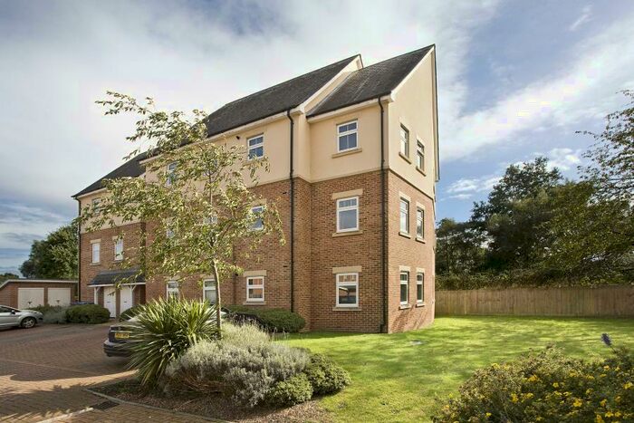 2 Bedroom Apartment To Rent In Virginia Water, Surrey, GU25