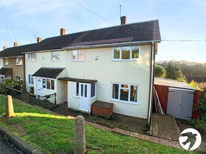 3 Bedroom End Of Terrace House For Sale In Laburnum Road, Rochester, Kent, ME2