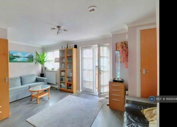 1 Bedroom Flat To Rent In Seven Stiles Court, Orpington, BR5