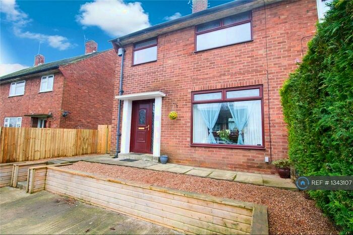 3 Bedroom Semi-Detached House To Rent In Newhall Crescent, Leeds, LS10