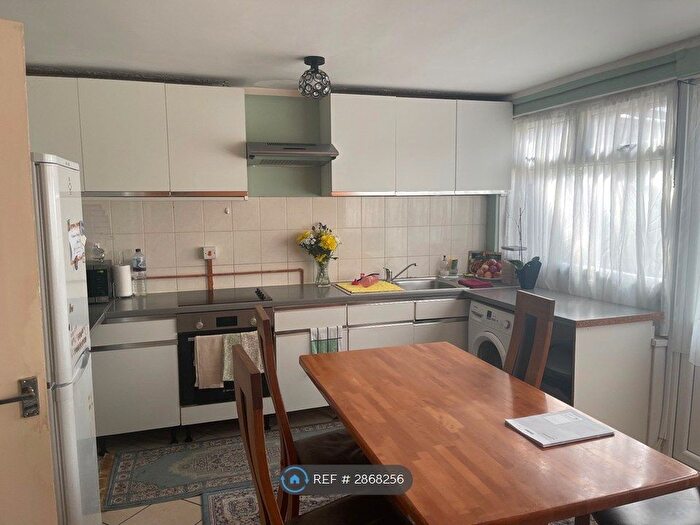 4 Bedroom Terraced House To Rent In Dessouter, London, NW9