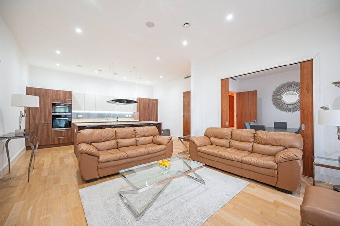 3 Bedroom Flat To Rent In Lexington Place, Golders Green, London, NW11