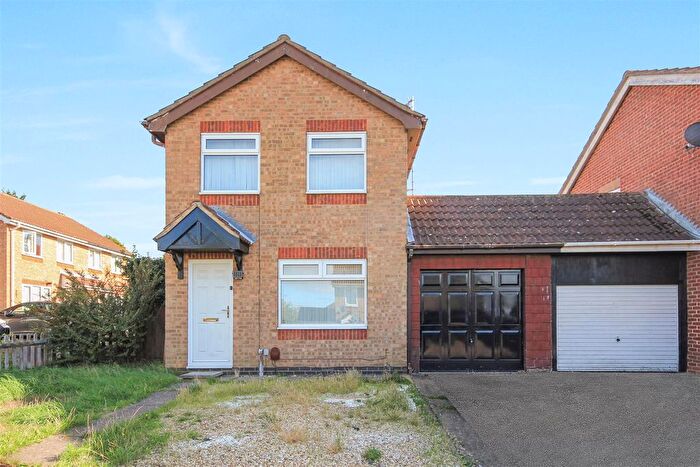 3 Bedroom Detached House For Sale In Grafton Close, Wellingborough, NN8