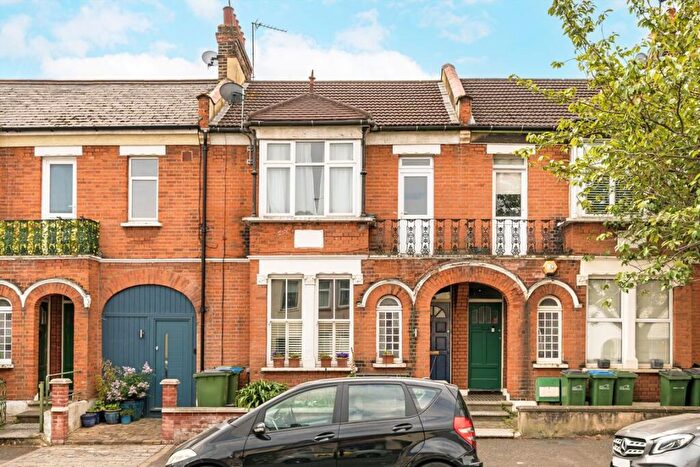 2 Bedroom Maisonette To Rent In Bramshot Avenue, Charlton, SE7