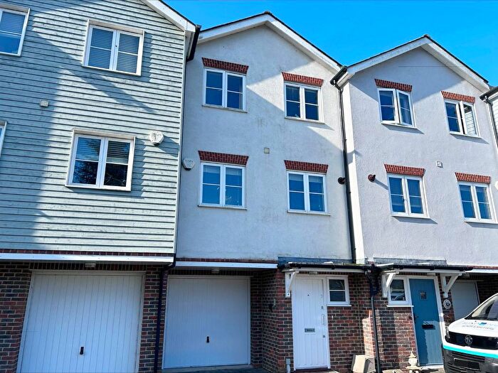 3 Bedroom Property For Sale In Pottery Court, Rye, TN31