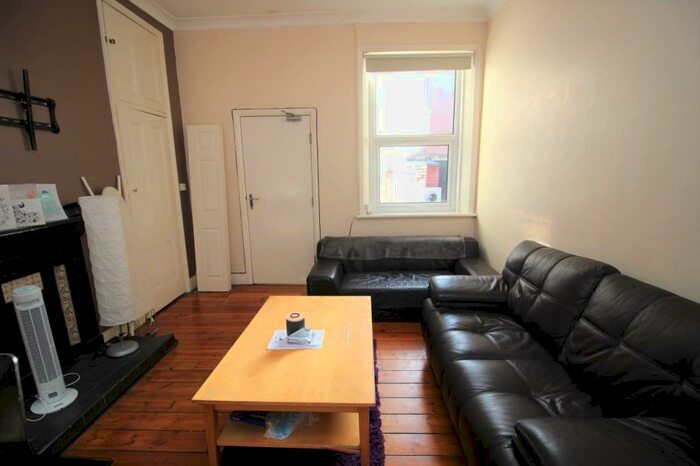 3 Bedroom Flat To Rent In Shortridge Terrace, Jesmond, Newcastle Upon Tyne, NE2
