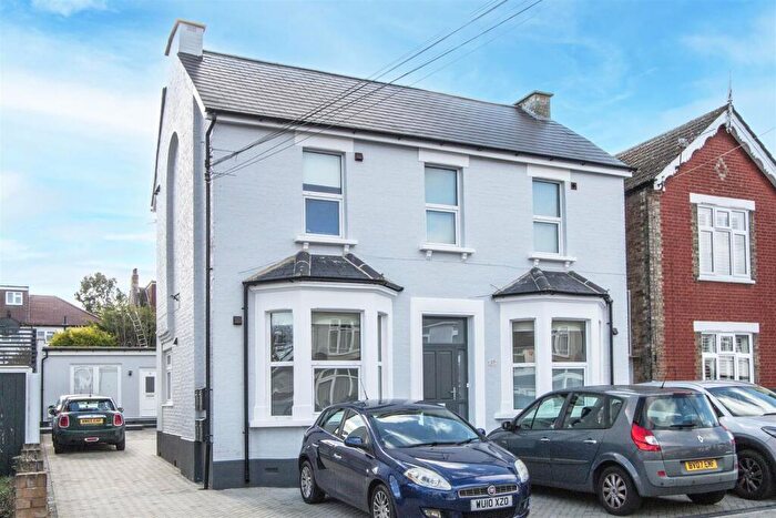 2 Bedroom Flat To Rent In Ravenscroft Road, Beckenham, BR2