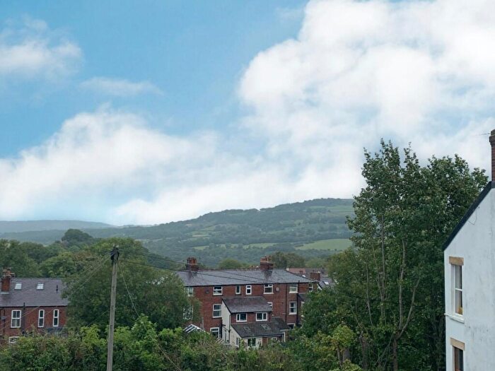 2 Bedroom Apartment To Rent In Buxton Road; Disley., SK12
