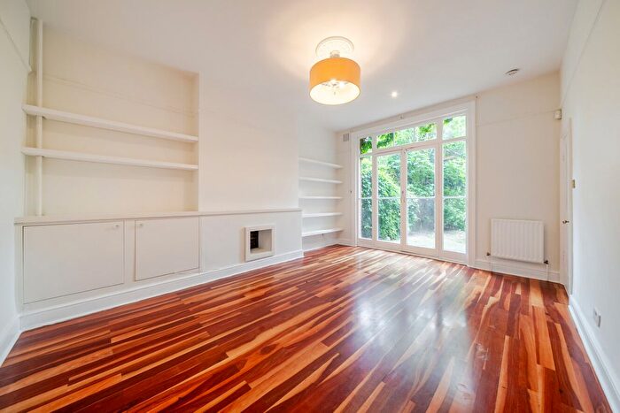 2 Bedroom Maisonette For Sale In Killieser Avenue, Telford Park, London, SW2