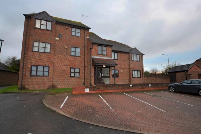 1 Bedroom Flat To Rent In Raleigh Close, Slough, SL1