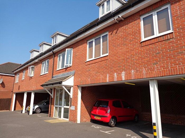 2 Bedroom Flat To Rent In Middleton Mews, Park Gate, Station Road, Southampton, SO31