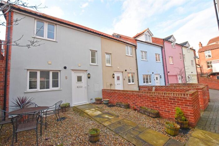 2 Bedroom Terraced House For Sale In Church Street, Cromer, NR27