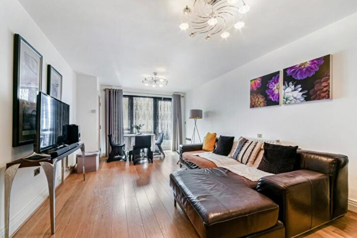 2 Bedroom Apartment For Sale In Albemarle Road, Beckenham, Kent, BR3