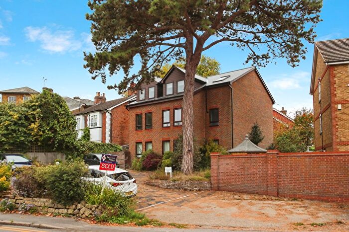 2 Bedroom Flat For Sale In Hadlow Road, Tonbridge, Kent, TN9