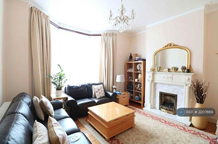 4 Bedroom Terraced House To Rent In Bayston Road, London, N16
