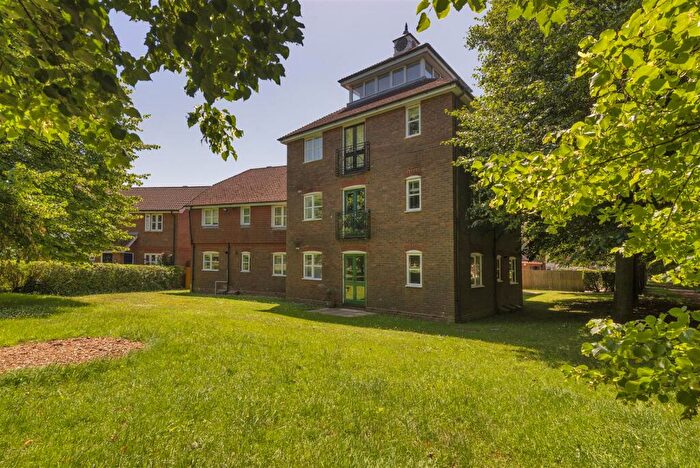 2 Bedroom Apartment For Sale In Sturmer Court, Kings Hill, ME19