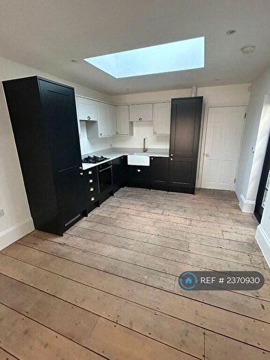 1 Bedroom Flat To Rent In Bow Common Lane, London, E3